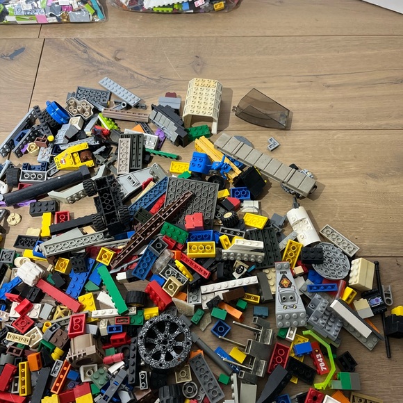 Bulk Assorted Lego Pieces 4.14 Lbs. - Picture 3 of 8